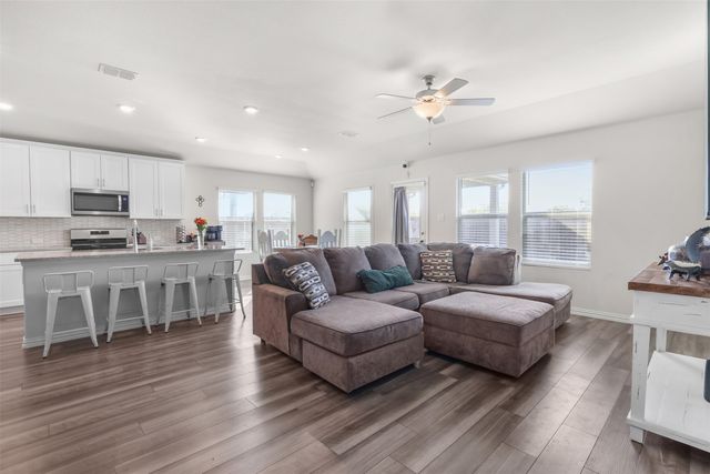 3505 Kingsview Drive, Denton, TX 76207