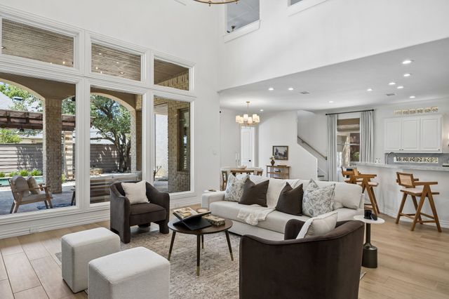 6823 Lakehurst Avenue, Dallas, TX 75230