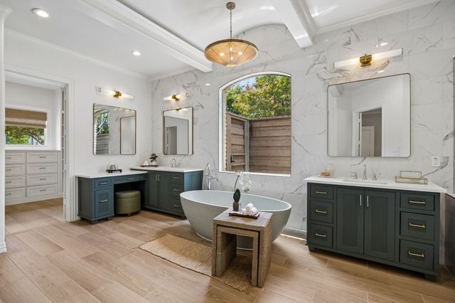 6823 Lakehurst Avenue, Dallas, TX 75230