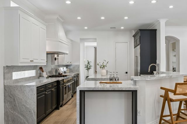 6823 Lakehurst Avenue, Dallas, TX 75230