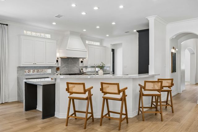6823 Lakehurst Avenue, Dallas, TX 75230