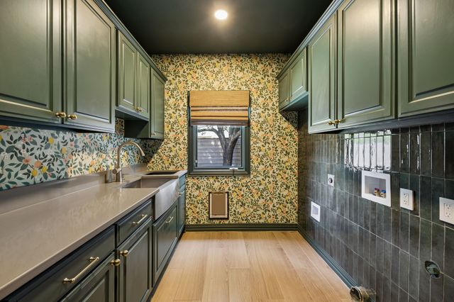 6823 Lakehurst Avenue, Dallas, TX 75230