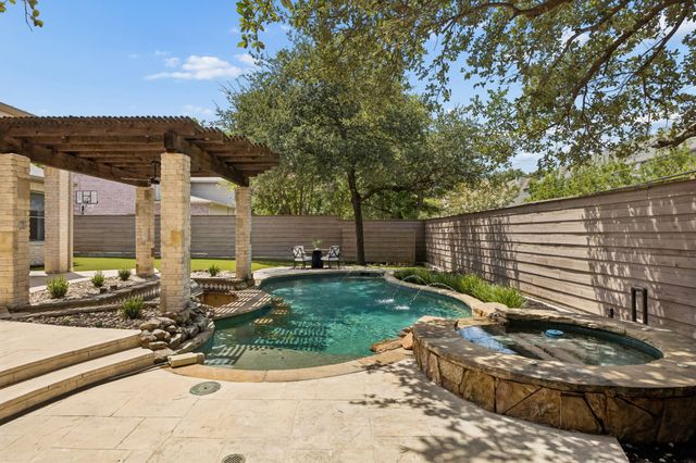 6823 Lakehurst Avenue, Dallas, TX 75230