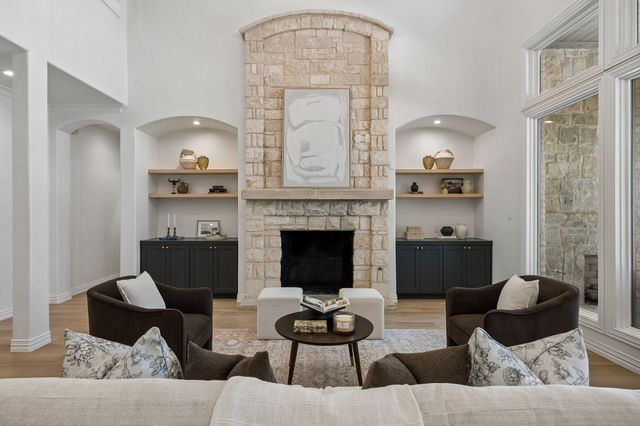 6823 Lakehurst Avenue, Dallas, TX 75230