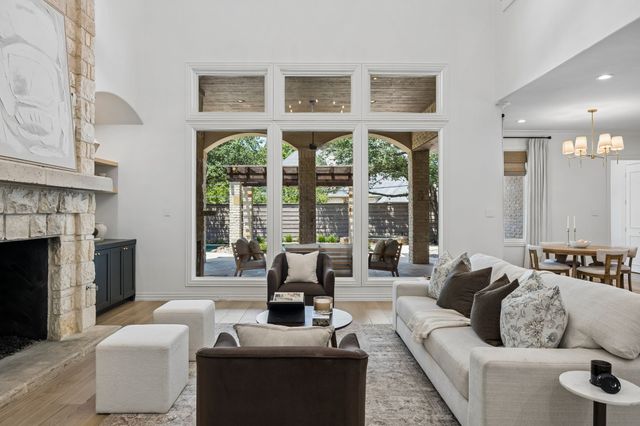 6823 Lakehurst Avenue, Dallas, TX 75230