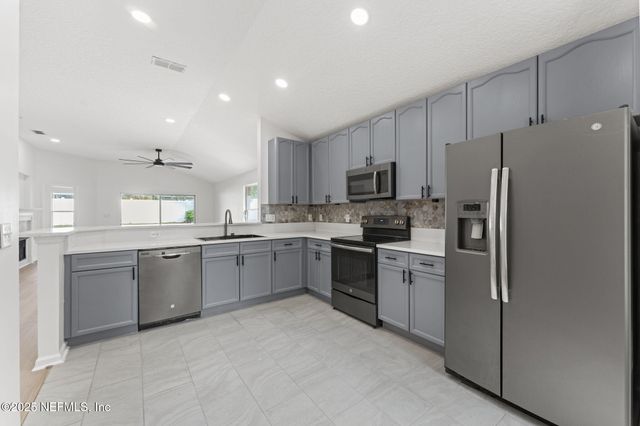 750 BELLSHIRE Drive, Orange Park, FL 32065