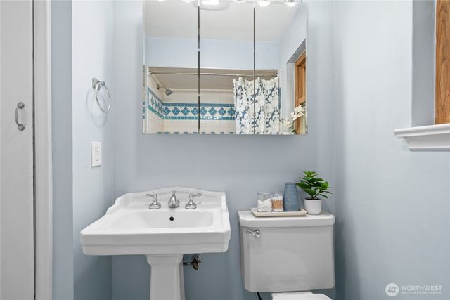 1529 NE 94th Street, Seattle, WA 98115