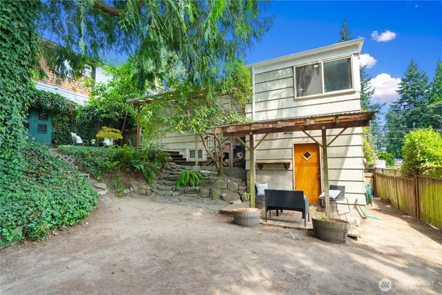 1529 NE 94th Street, Seattle, WA 98115