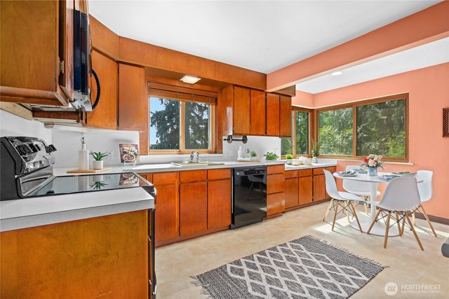 1529 NE 94th Street, Seattle, WA 98115