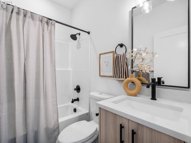 9288 N New York Ave 1, Portland, OR 97203