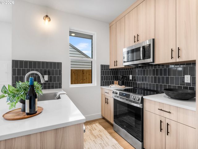 9288 N New York Ave 1, Portland, OR 97203