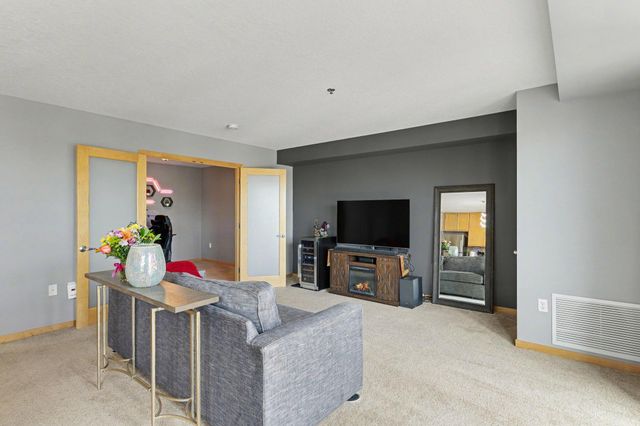 1502 5th Street N 402, Hopkins, MN 55305