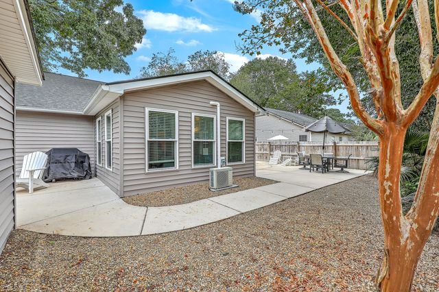 1991 Armory Drive, Mount Pleasant, SC 29466