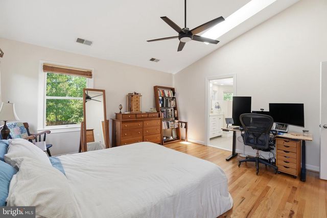 311 N LEE ST N, Falls Church, VA 22046