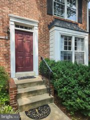 2440 S WALTER REED DR #B, Arlington, VA 22206