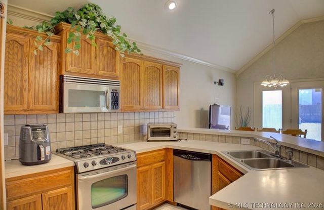 2101 E Princeton Street, Broken Arrow, OK 74012