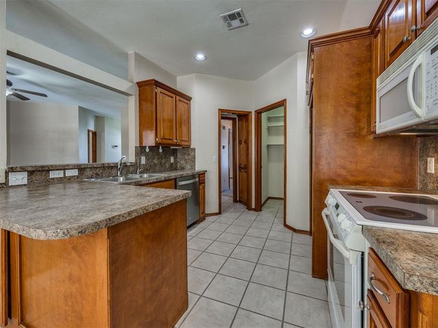 320 W Pines Way, Mustang, OK 73064