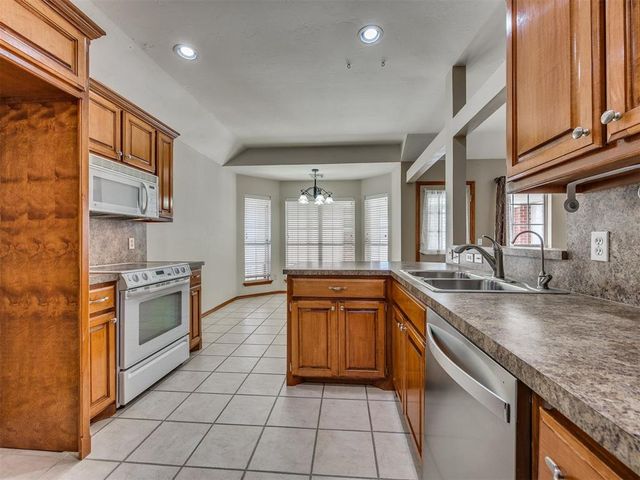 320 W Pines Way, Mustang, OK 73064