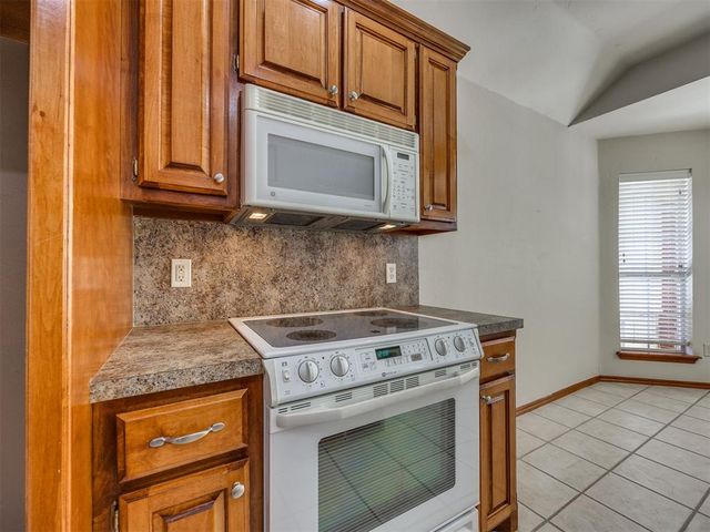 320 W Pines Way, Mustang, OK 73064