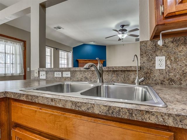 320 W Pines Way, Mustang, OK 73064