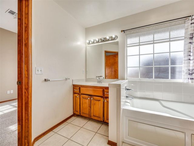 320 W Pines Way, Mustang, OK 73064