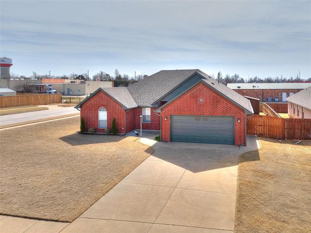 320 W Pines Way, Mustang, OK 73064