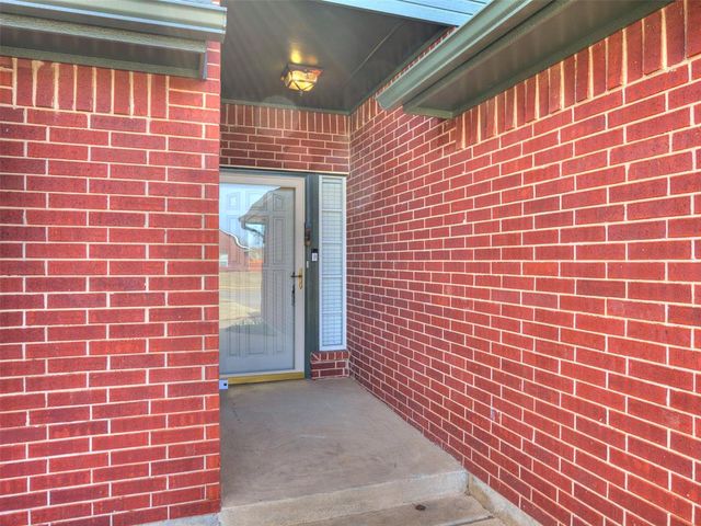 320 W Pines Way, Mustang, OK 73064