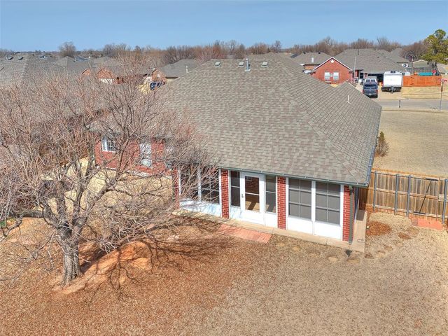 320 W Pines Way, Mustang, OK 73064
