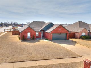 320 W Pines Way, Mustang, OK 73064