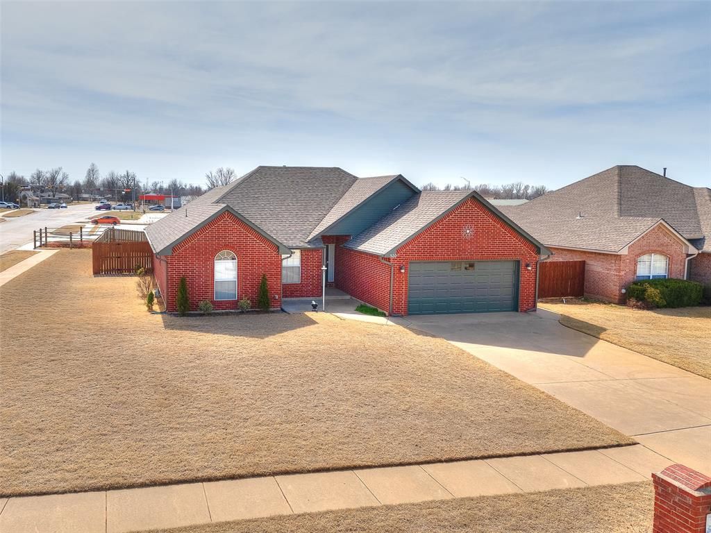 320 W Pines Way, Mustang, OK 73064