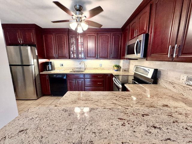 9 Park Ave 313, Hull, MA 02045