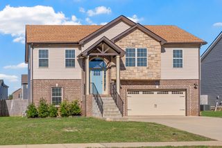 1049 Whitney Dr, Clarksville, TN 37042