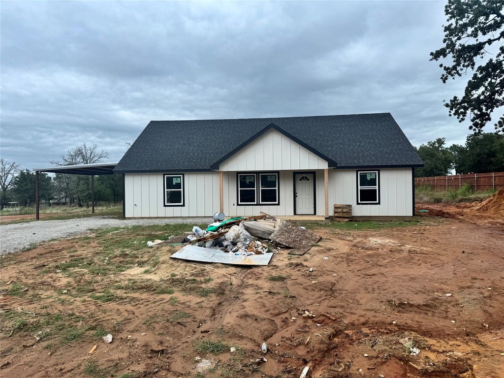 1004 Hereford Drive, Springtown, TX 76082