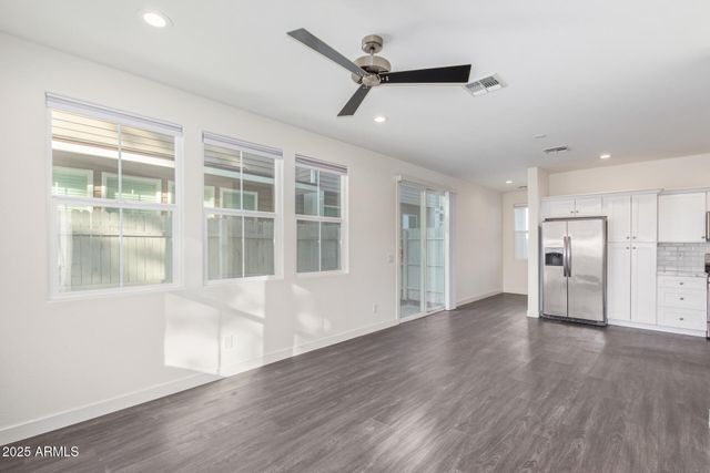 3218 W GLENDALE Avenue 27, Phoenix, AZ 85051