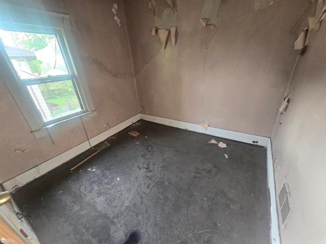 124 W Rankin Street, Flint, MI 48505
