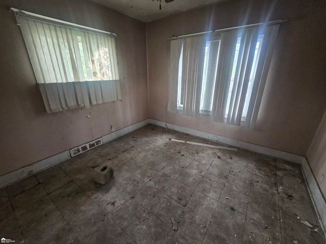 124 W Rankin Street, Flint, MI 48505