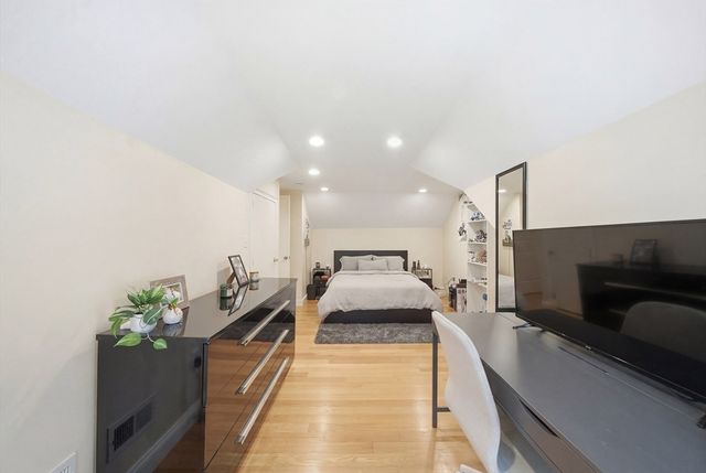 50 Carleton St 50, Newton, MA 02458