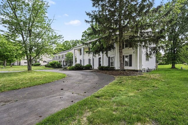 5535 S Piccadilly Circle, West Bloomfield, MI 48322