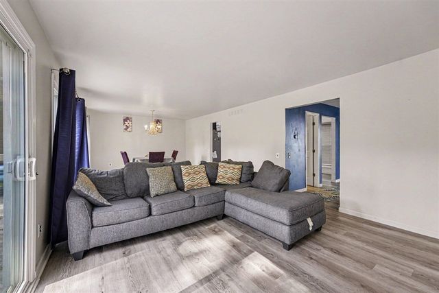 5535 S Piccadilly Circle, West Bloomfield, MI 48322