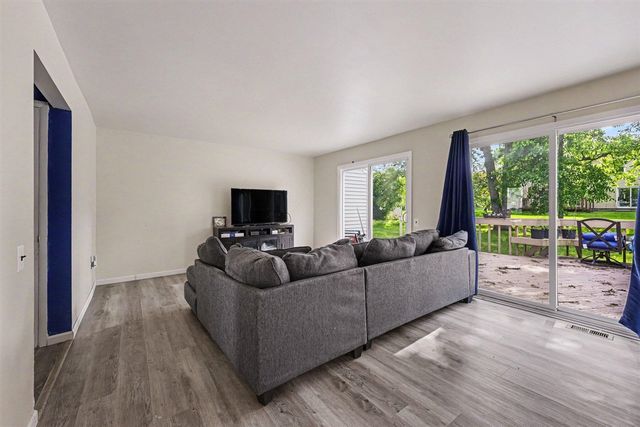 5535 S Piccadilly Circle, West Bloomfield, MI 48322