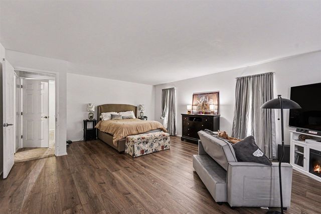 5535 S Piccadilly Circle, West Bloomfield, MI 48322