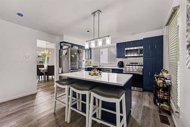 5535 S Piccadilly Circle, West Bloomfield, MI 48322