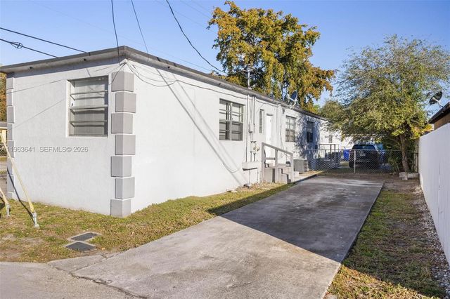2525 N 23rd Avenue, Hollywood, FL 33020