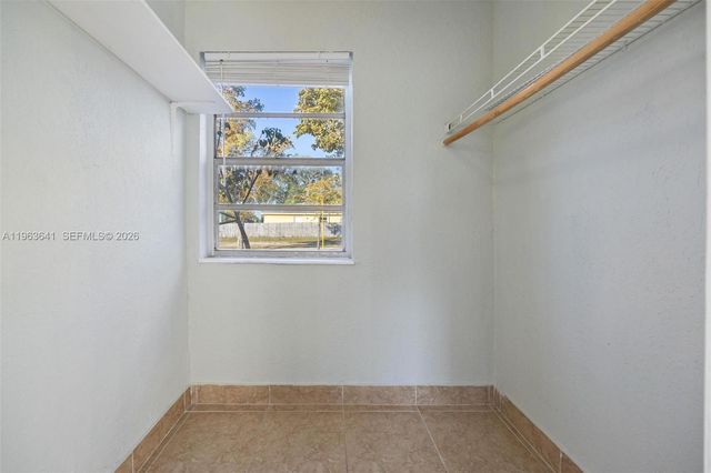 2525 N 23rd Avenue, Hollywood, FL 33020