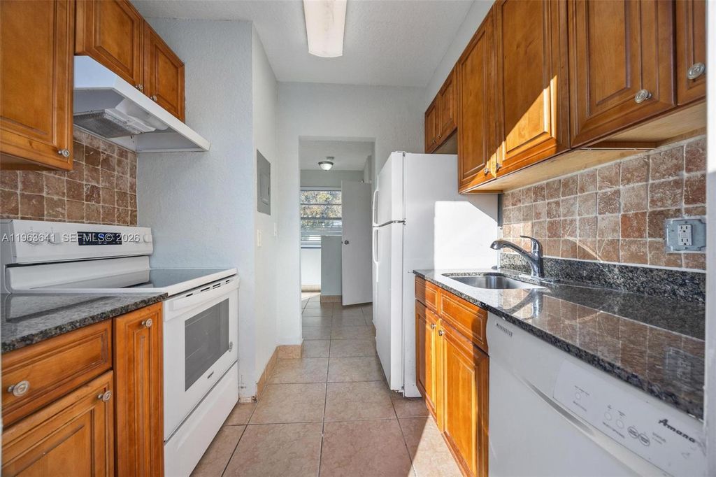 2525 N 23rd Avenue, Hollywood, FL 33020
