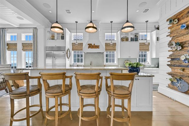 2457 E Seaside Drive, Galveston, TX 77550