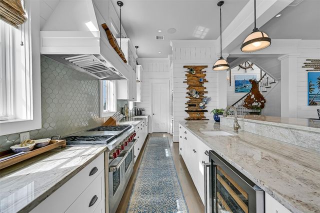 2457 E Seaside Drive, Galveston, TX 77550