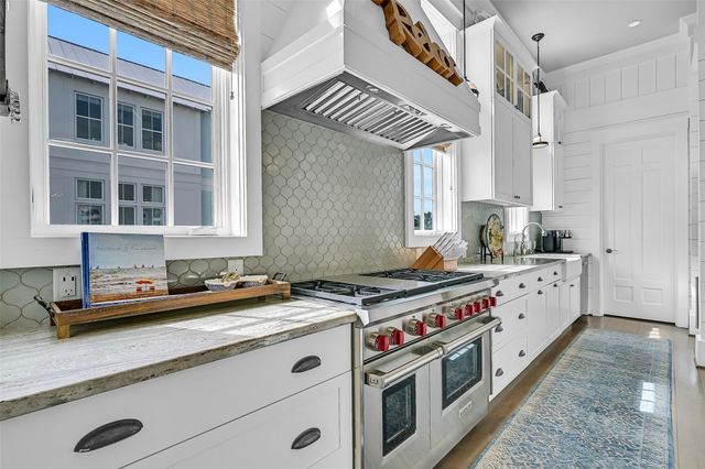 2457 E Seaside Drive, Galveston, TX 77550