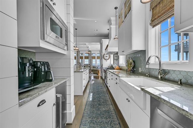 2457 E Seaside Drive, Galveston, TX 77550