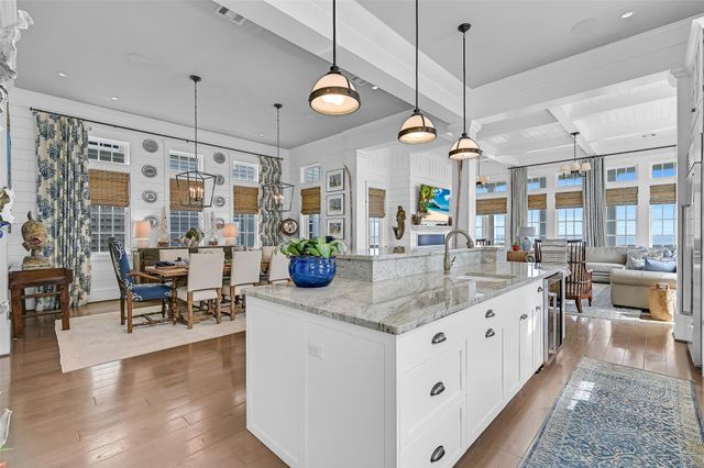 2457 E Seaside Drive, Galveston, TX 77550